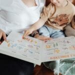 Dom pełen słów: jak zorganizować przestrzeń w domu, by naturalnie zachęcała dziecko do mówienia i zadawania pytań