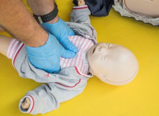 Gryzienie i bicie w żłobku: jak reagować, gdy Twoje dziecko jest sprawcą lub ofiarą?